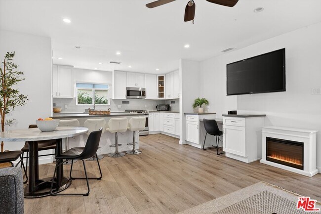 Building Photo - 6565 Randi Ave