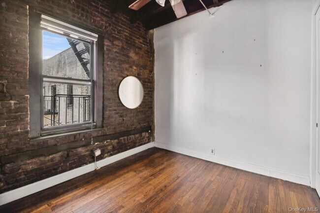 Building Photo - 21-16 35th St