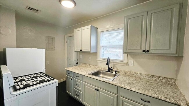 Building Photo - 3817 Key Pl