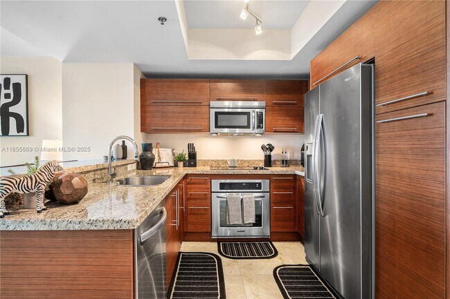 Building Photo - 2641 N Flamingo Rd
