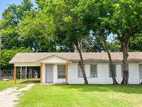 Building Photo - 300 Delmar Ct