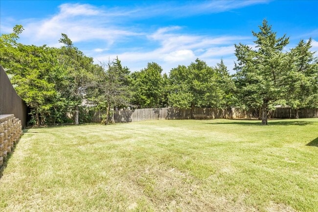 Building Photo - Gorgeous Executive Home - Open Plan - Stor...