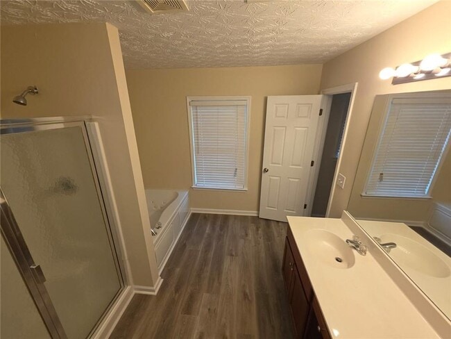 Building Photo - 3856 Shenfield Dr