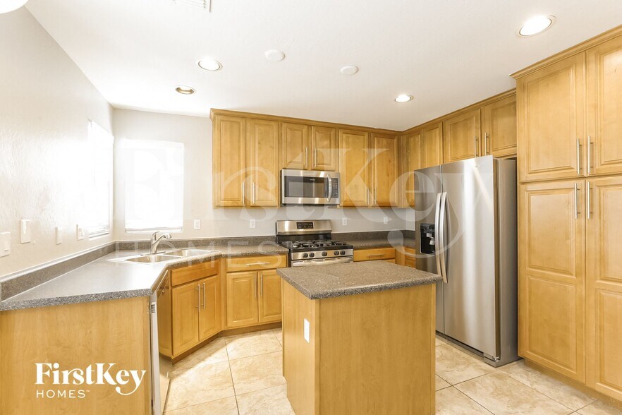 Building Photo - 1263 E Julian Dr