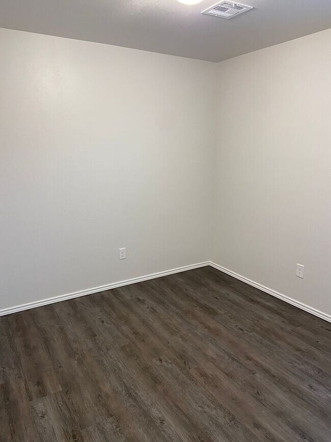 Building Photo - Available Now | Charming 3-Bedroom, 2-Bath Home in Tuttle