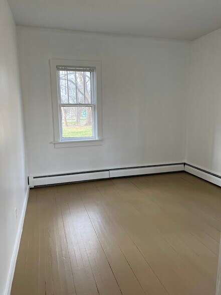 Bedroom North facing window. Hardwood floors.. - 1005 Algonquin Road