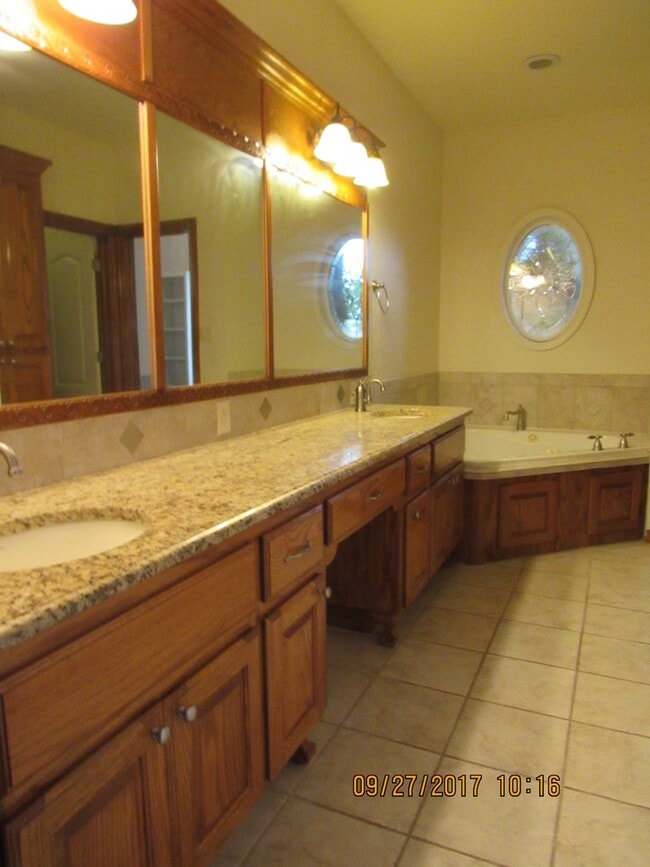 Building Photo - TWO STORY HOME LOCATED IN THE SILVER CREEK...