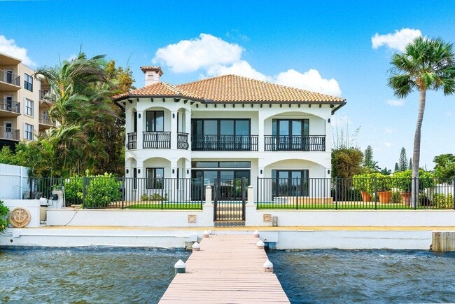 Building Photo - 1 1st Ave S