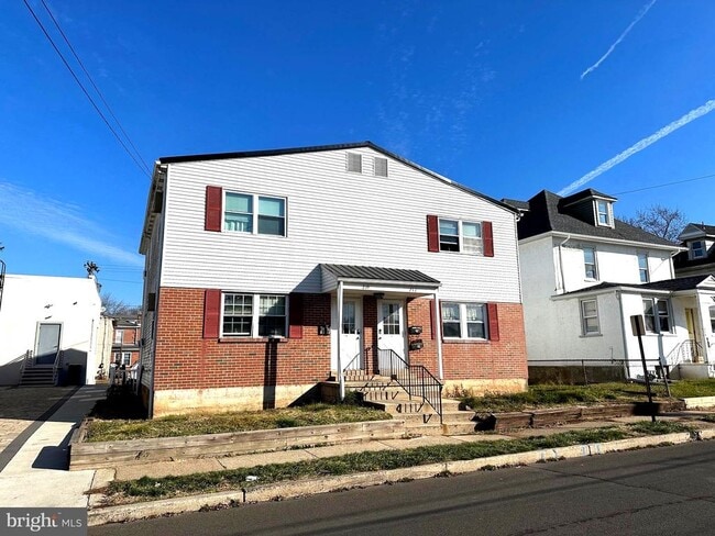 Primary Photo - 217 W Fifth St