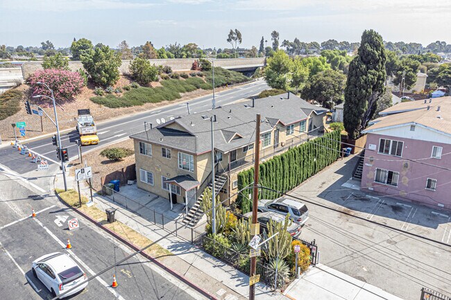 Building Photo - 11688 S Central Ave