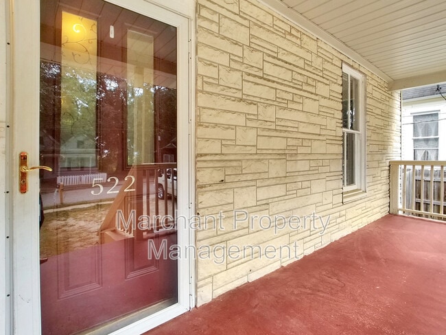 Building Photo - 522 Perry Ave