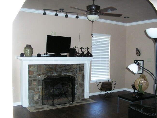 Building Photo - 9001 Colonel Glenn Rd