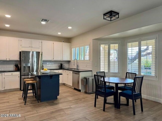 Building Photo - 1405 E Goldenrod St