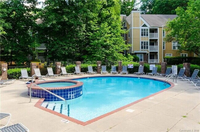Building Photo - 2516 Cranbrook Ln