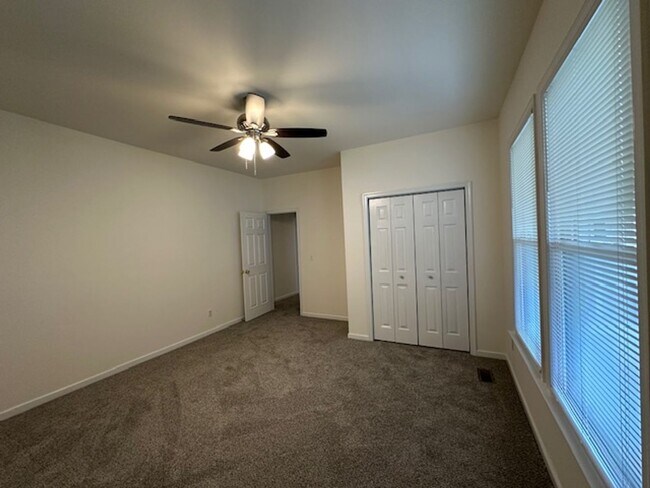 Building Photo - Beautiful Apartment with a large yard