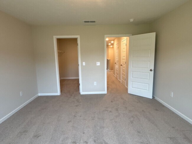 Building Photo - BRAND NEW 4 Bed 3.5 Bath Townhome Near The...