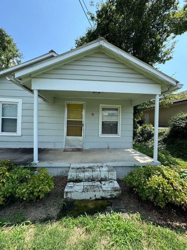 Building Photo - Updated 2/1 House in Old East Rome $995