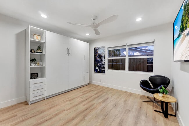 Building Photo - 707 W Boulevard Chatelaine