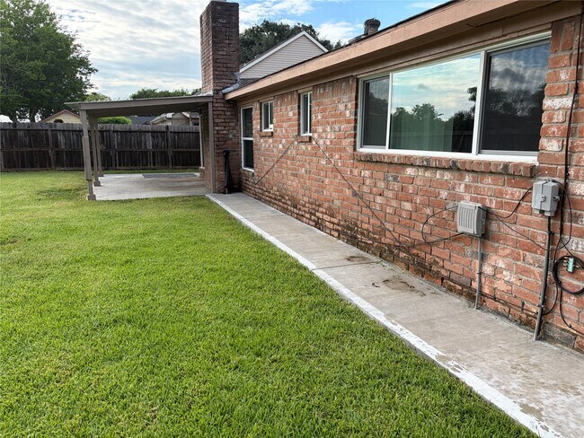 Building Photo - 12719 Huntington Field Dr