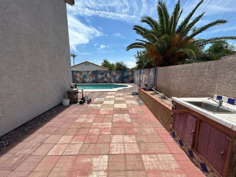 Building Photo - 7399 W Solano Dr S