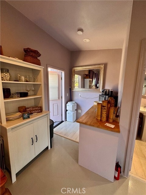 Building Photo - 2370 Temple Hills Dr