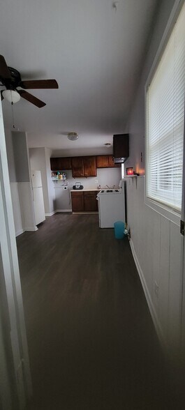 Building Photo - 618 Sinclair St