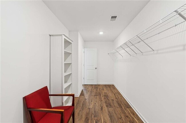 Building Photo - 430 Burgundy Terrace SE