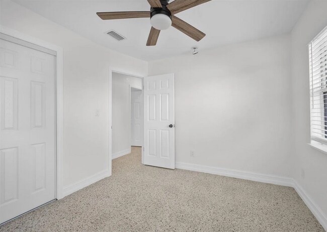 Building Photo - 4869 Venetian Blvd NE