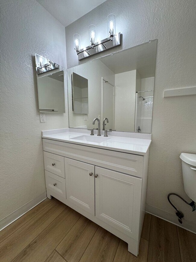 Building Photo - West Ventura Apartment