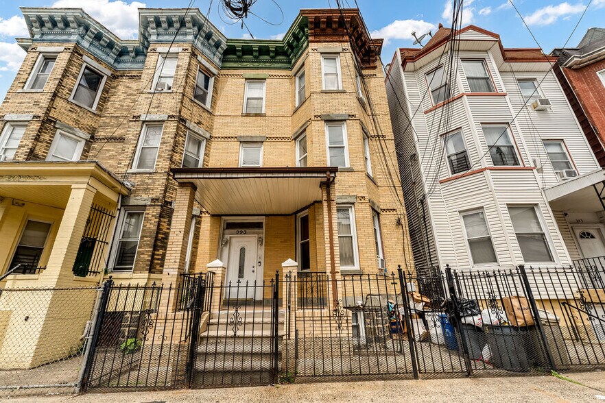 Building Photo - 393 Baldwin Ave