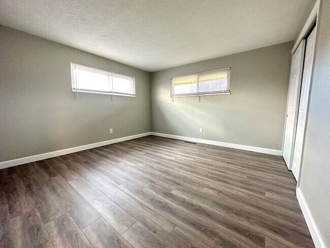 Building Photo - 401 Orangewood Dr