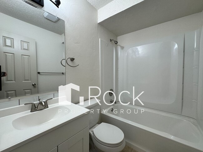 Building Photo - Beautifully Remodeled 3 Bed/1.5 Bath Home in Moore with 1-Car Garage