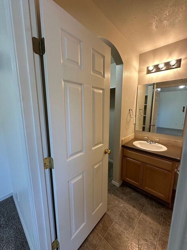 Building Photo - 3 bedroom 2 bath home in beautiful Meridian neighborhood!