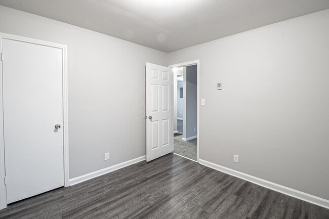 Building Photo - 1436 McCan Dr