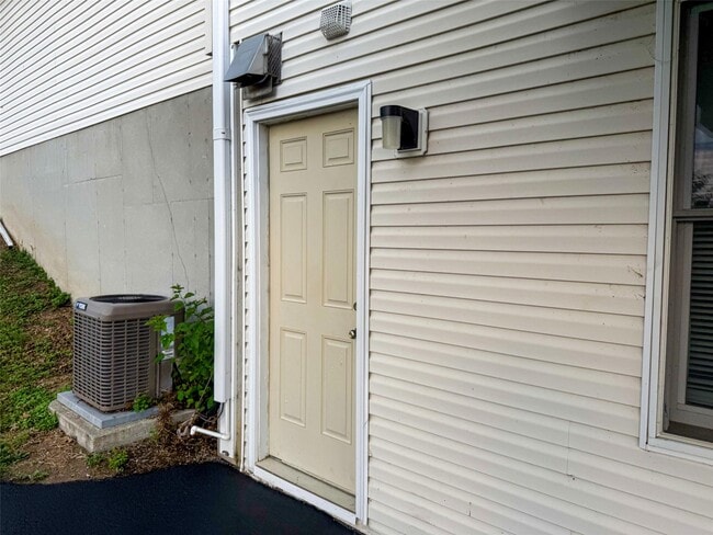 Building Photo - 10 Ashlyn Dr
