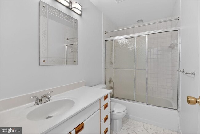 Building Photo - 15 Friendswood Ct