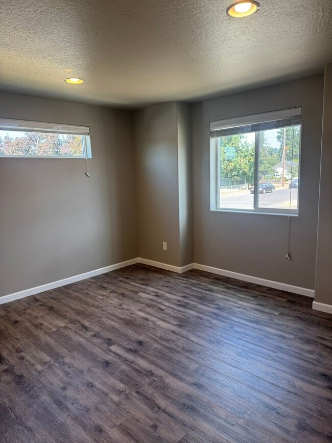 Building Photo - Beautiful 3 bedroom/2 bath tiny home in Co...