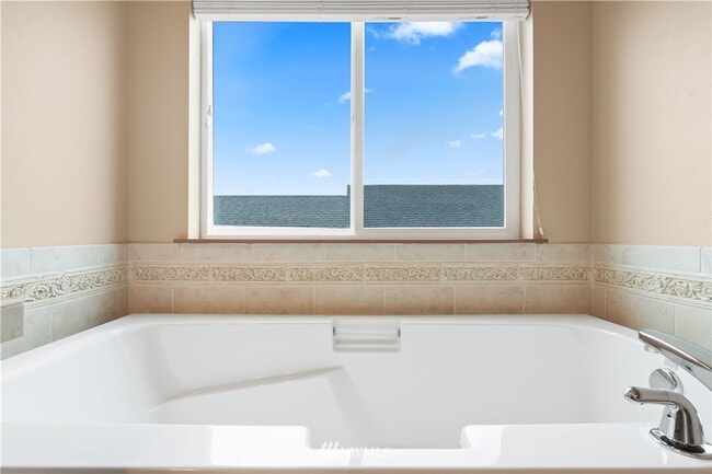 Building Photo - 6405 160th Ave E