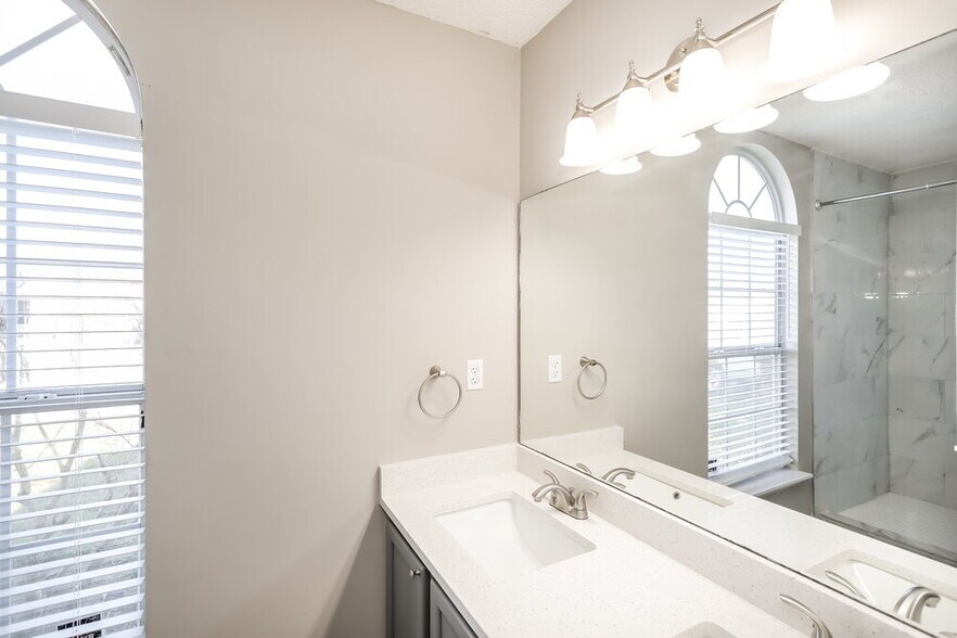 Building Photo - 309 Carriann Cove Trail W