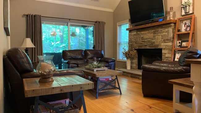 Building Photo - 103 Clary Ct