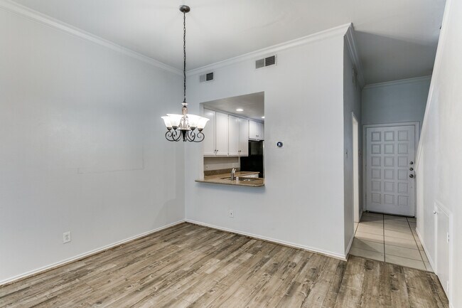 Building Photo - 2815 Welborn St