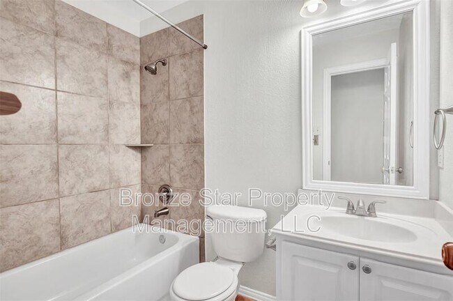Building Photo - 2827 Rosewood Blvd