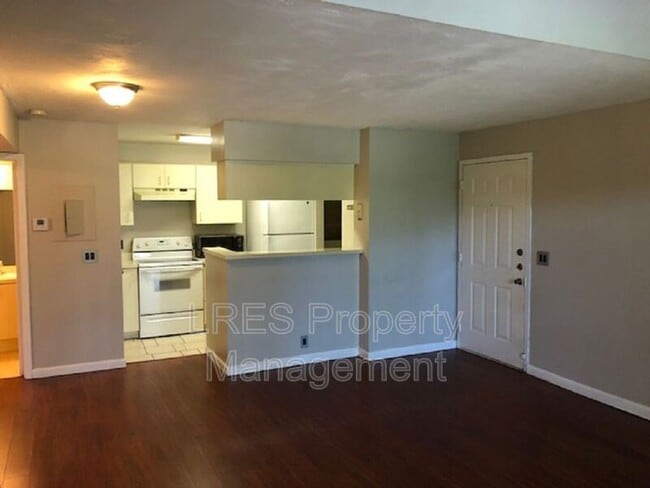 Building Photo - 465 Forestway Cir