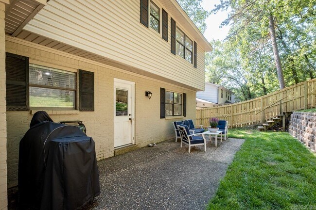 Building Photo - 1720 Jennifer Dr