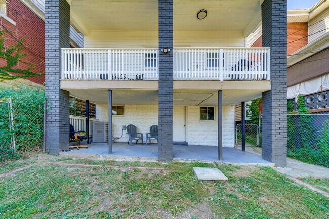 Building Photo - 2633 Broadway Ave