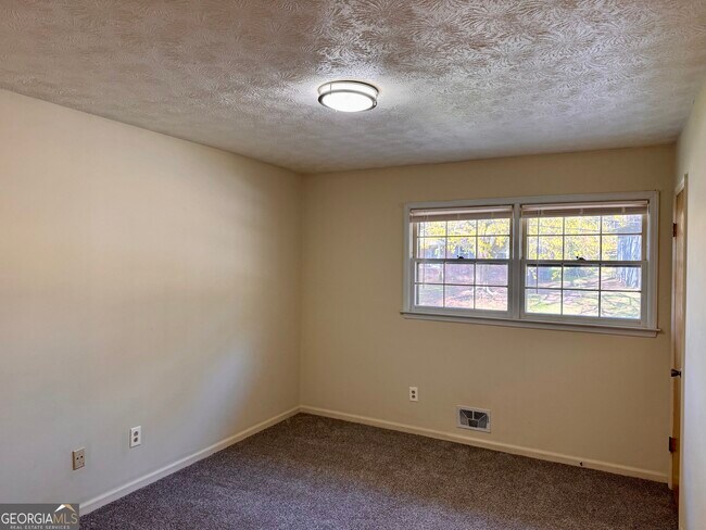 Building Photo - 3710 Creekview Cir