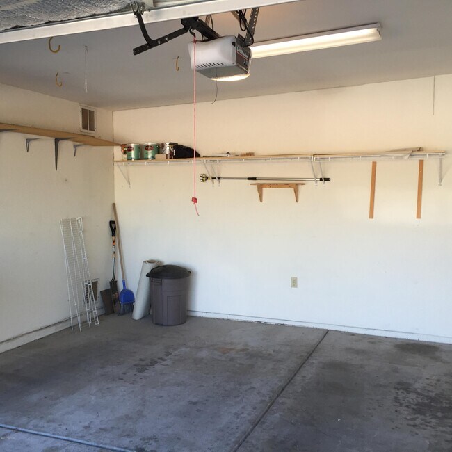 Building Photo - 3602 N Crest Ranch Dr