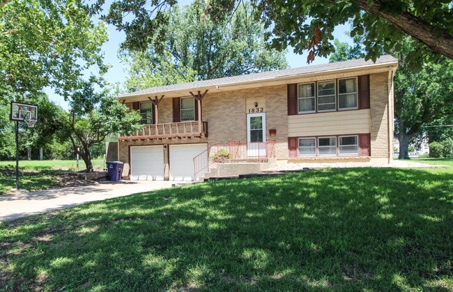 Primary Photo - 1832 Ranser Rd