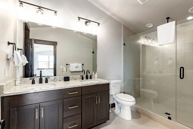 Building Photo - Fully Furnished Luxury Home in Black Rock ...