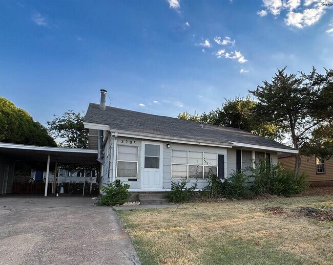 Building Photo - 3205 10th St